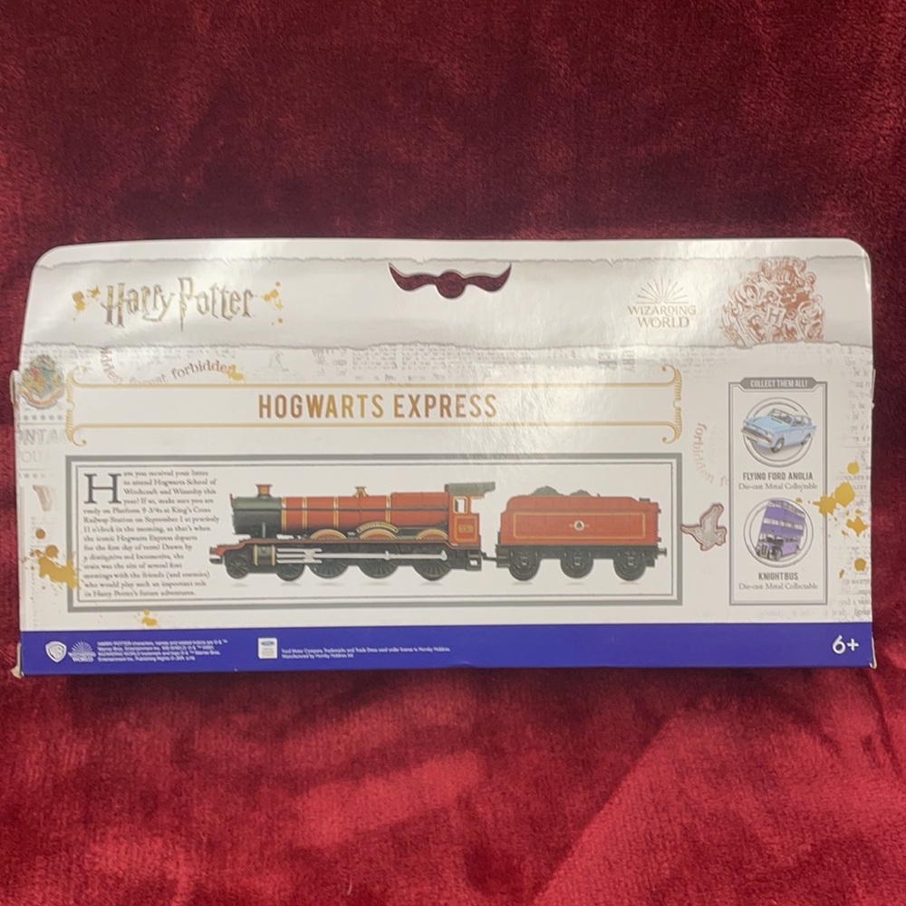 Harry Potter HOGWARTS EXPRESS 1:100 Diecast Display Train - CC99724 Corgi NEW - Picture 4 of 7